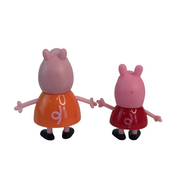 Peppa Pig Grocery Store Market Playset Carry Along w/Figures & Accessories - Picture 9 of 10